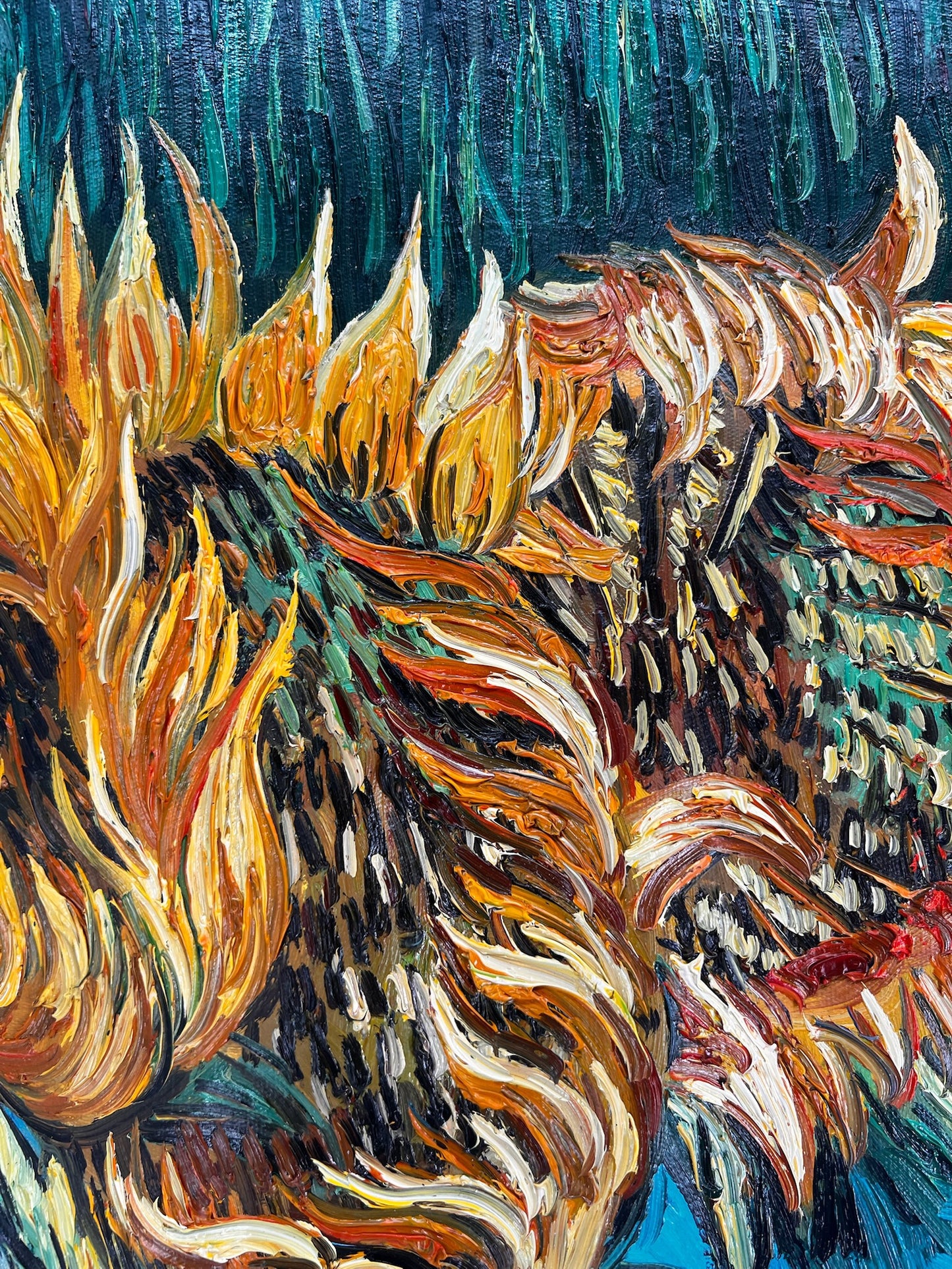 Natura morta con due girasoli – Dipinto a olio post-impressionista su tela (43 × 24,5 cm)